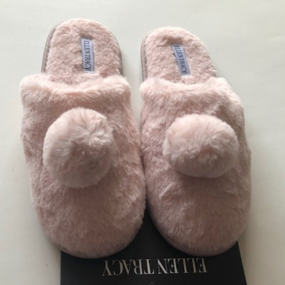 Ellen Tracy Faux Fur Pink Pom Pom Slipper. Size: 9